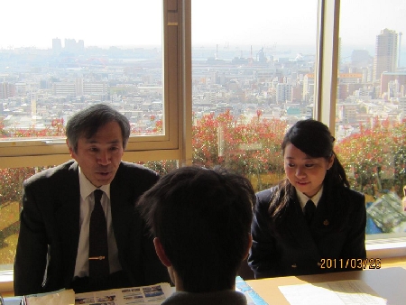 石田教授、森重学生による入会案内風景3